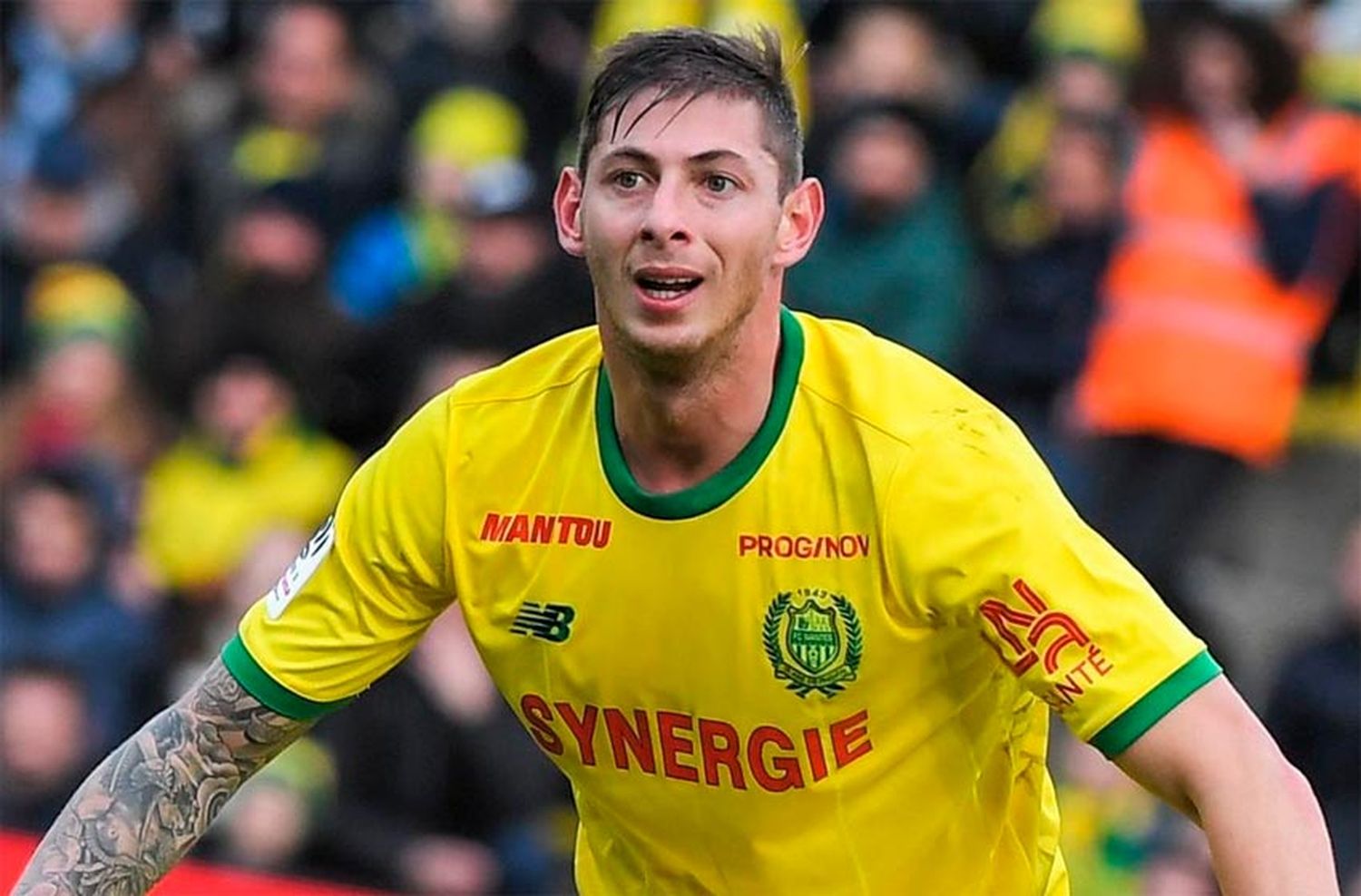 Hallan «restos flotantes» en el mar y suspenden la búsqueda del avión en el que viajaba Emiliano Sala