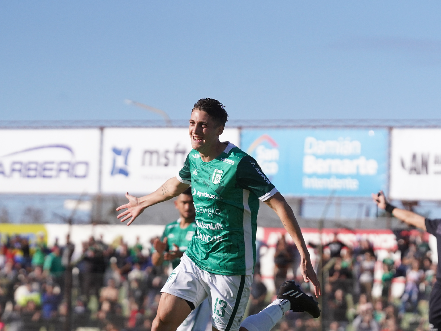 Con autoridad se subió a la cima