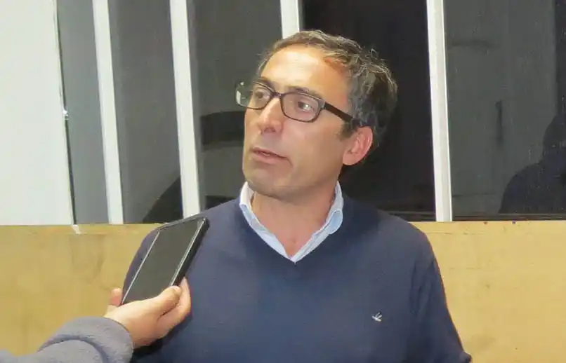 "Son todos vagos": acusan a un concejal de La Libertad Avanza por amenazas y maltrato en el Registro Civil de Balcarce