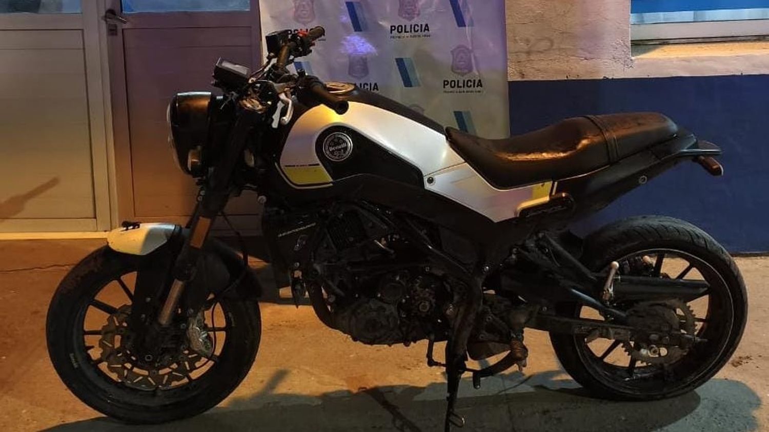 Detuvieron a dos adolescentes con una moto robada