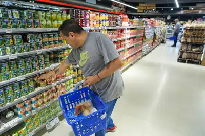 Para elaborar el informe, se consultan mensualmente los valores de 100 variedades de productos en 35 locales comerciales