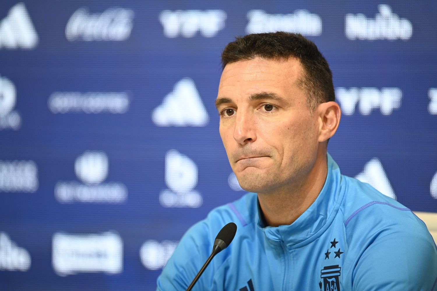 "Si Messi viaja es porque está en condiciones de jugar, si no no viajaría", dijo Scaloni.