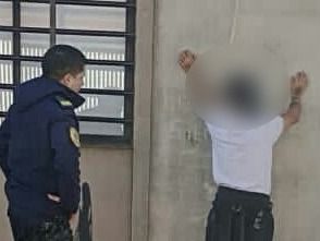 Detuvieron a un joven alcoholizado en la vía pública y descubrieron que llevaba artículos presuntamente robados