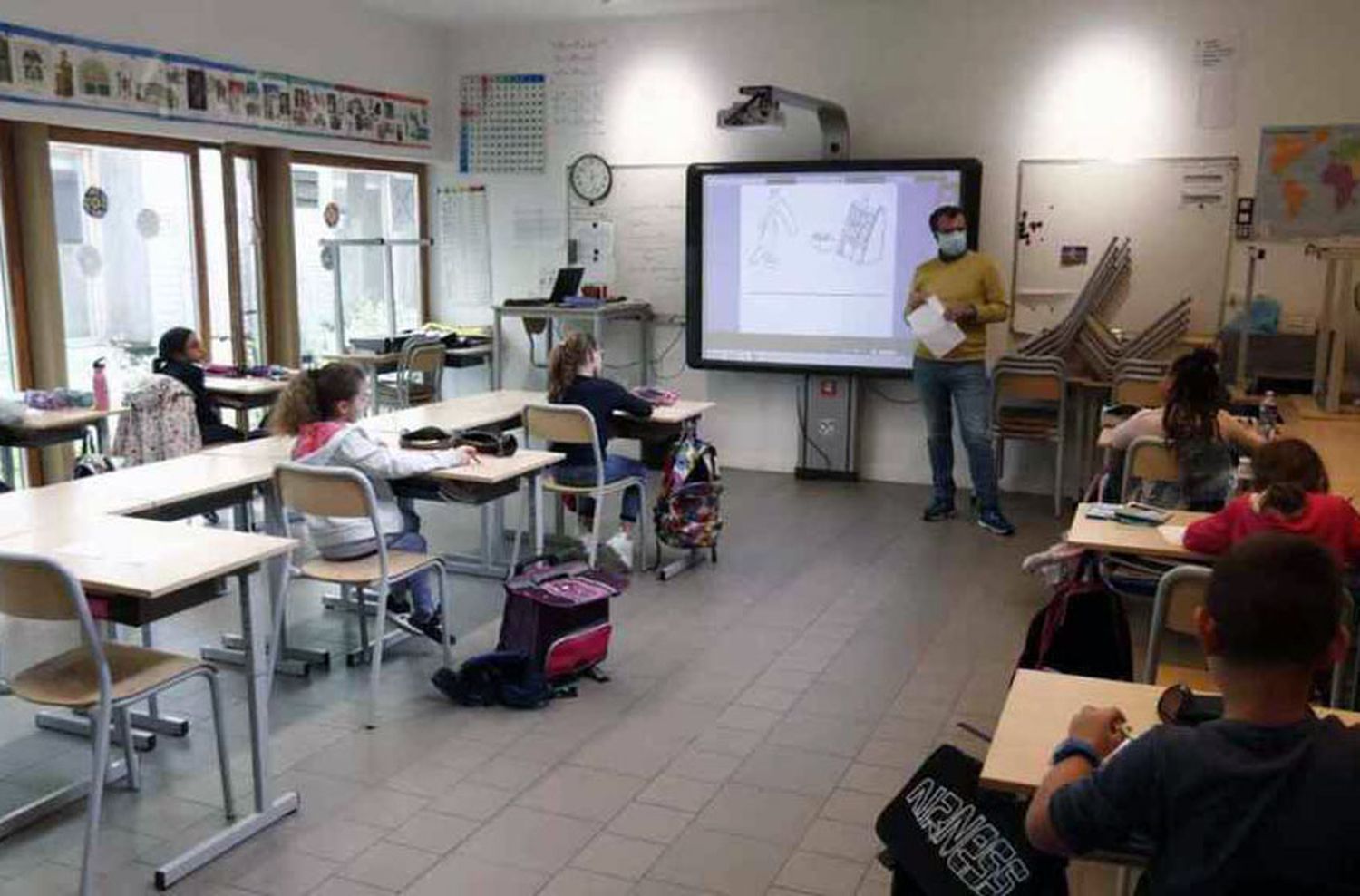 Pese al recrudecimiento del coronavirus, millones de niños vuelven a la escuela en Francia