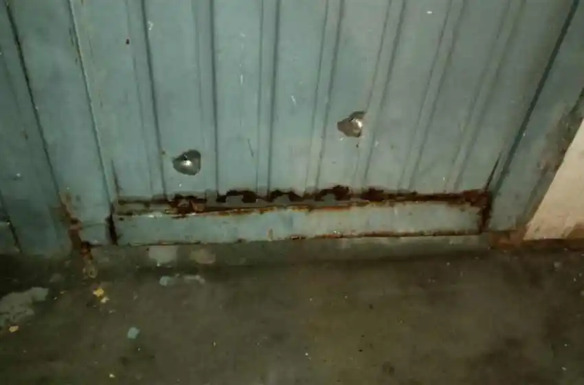 Barrio Alvear: atacaron a balazos el frente de una vivienda