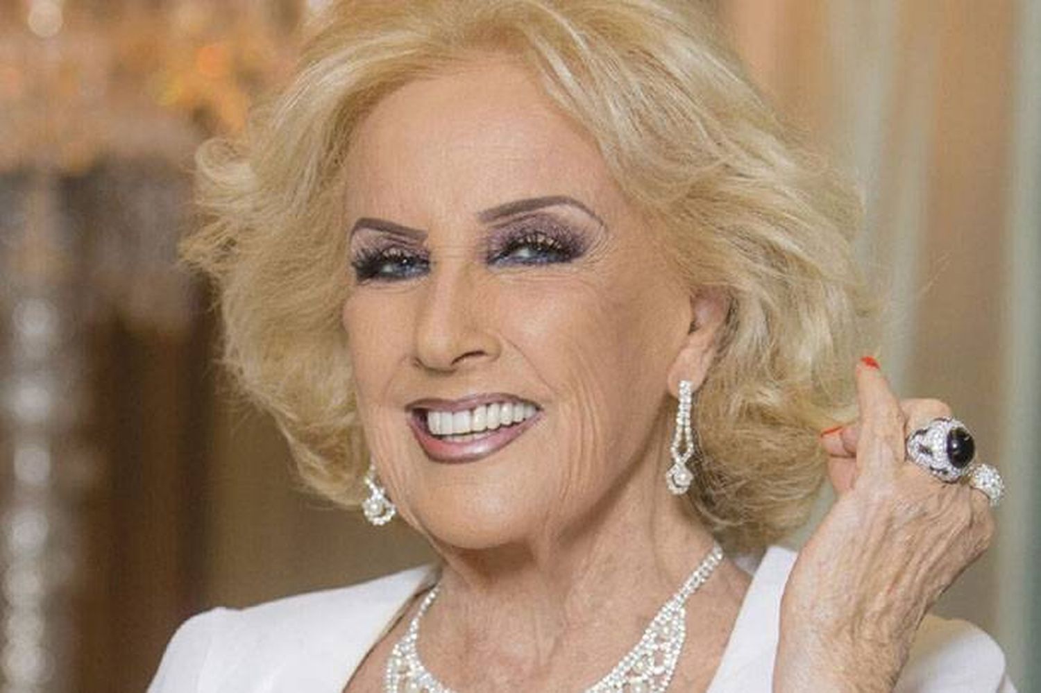 Mirtha Legrand firmó el contrato para volver a eltrece: "Tengo mucha emoción⬝