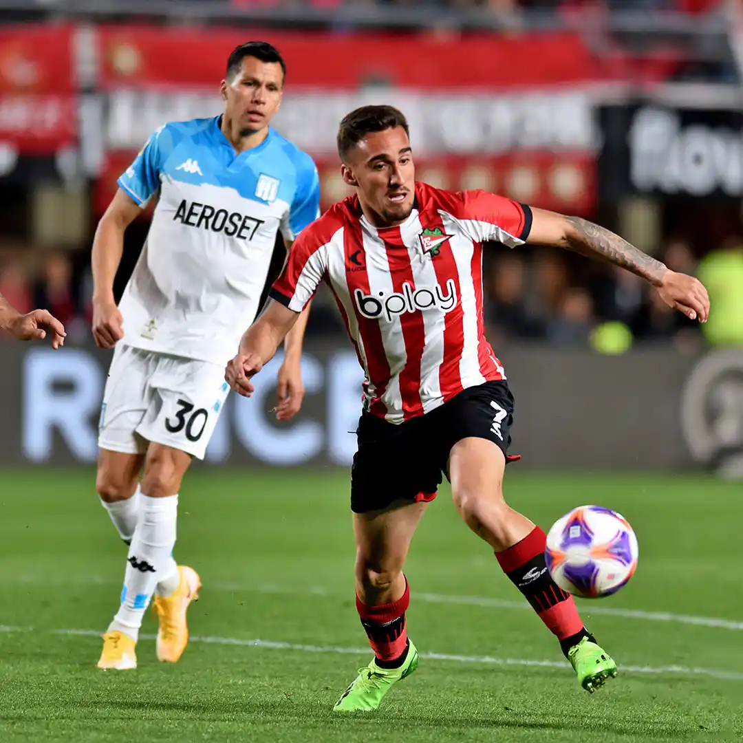El uruguayo Méndez busca controlar, con Sigali detrás.