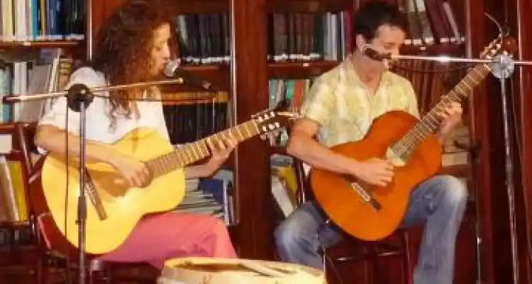 Luna Monti y Juan Quintero, aplaudidos de pie en la Biblioteca
