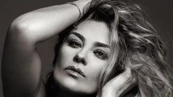 Aracely Arámbula recibe el año sin ropa