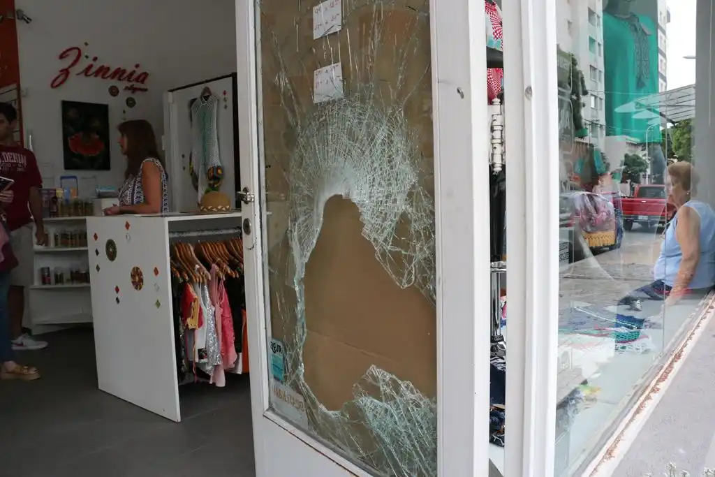 Ingresaron a un  comercio y se alzaron con más de 15 mil pesos 