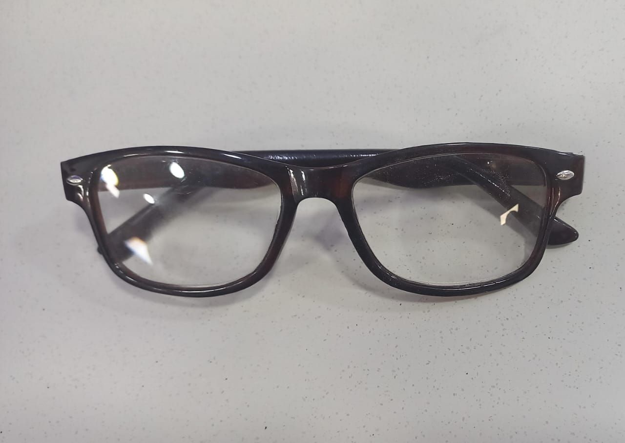 Encontraron anteojos con aumento