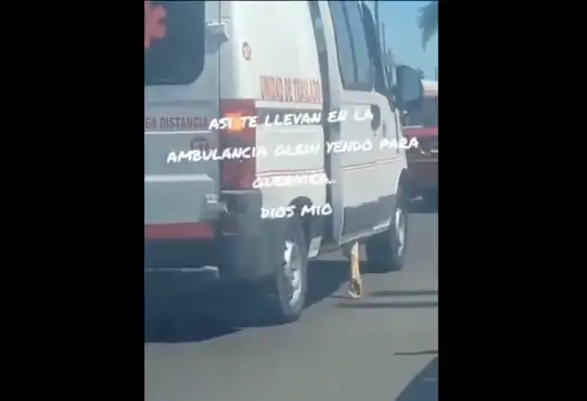 La ambulancia pertenece a la empresa Mario Ratto, de la zona de Cuartel V, Moreno.