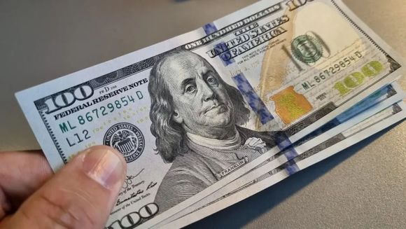El dólar blue rebota y recorta la caída sobre el final de la semana