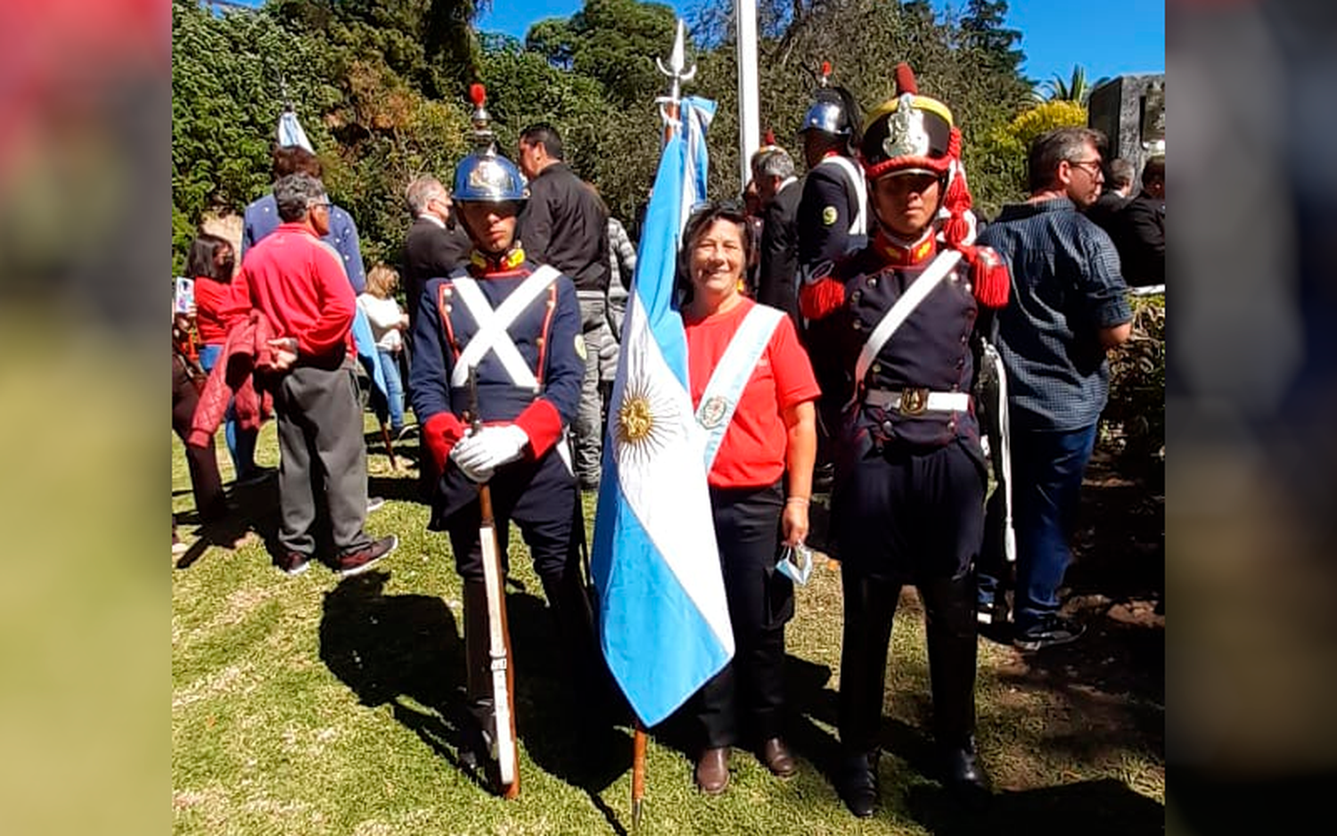 Yovana, voluntaria de Cruz Roja, busca su campera