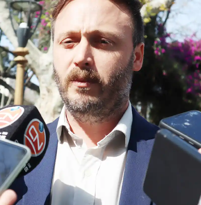 Azcué autorizó realizar gestiones para la compra de dólar MEP