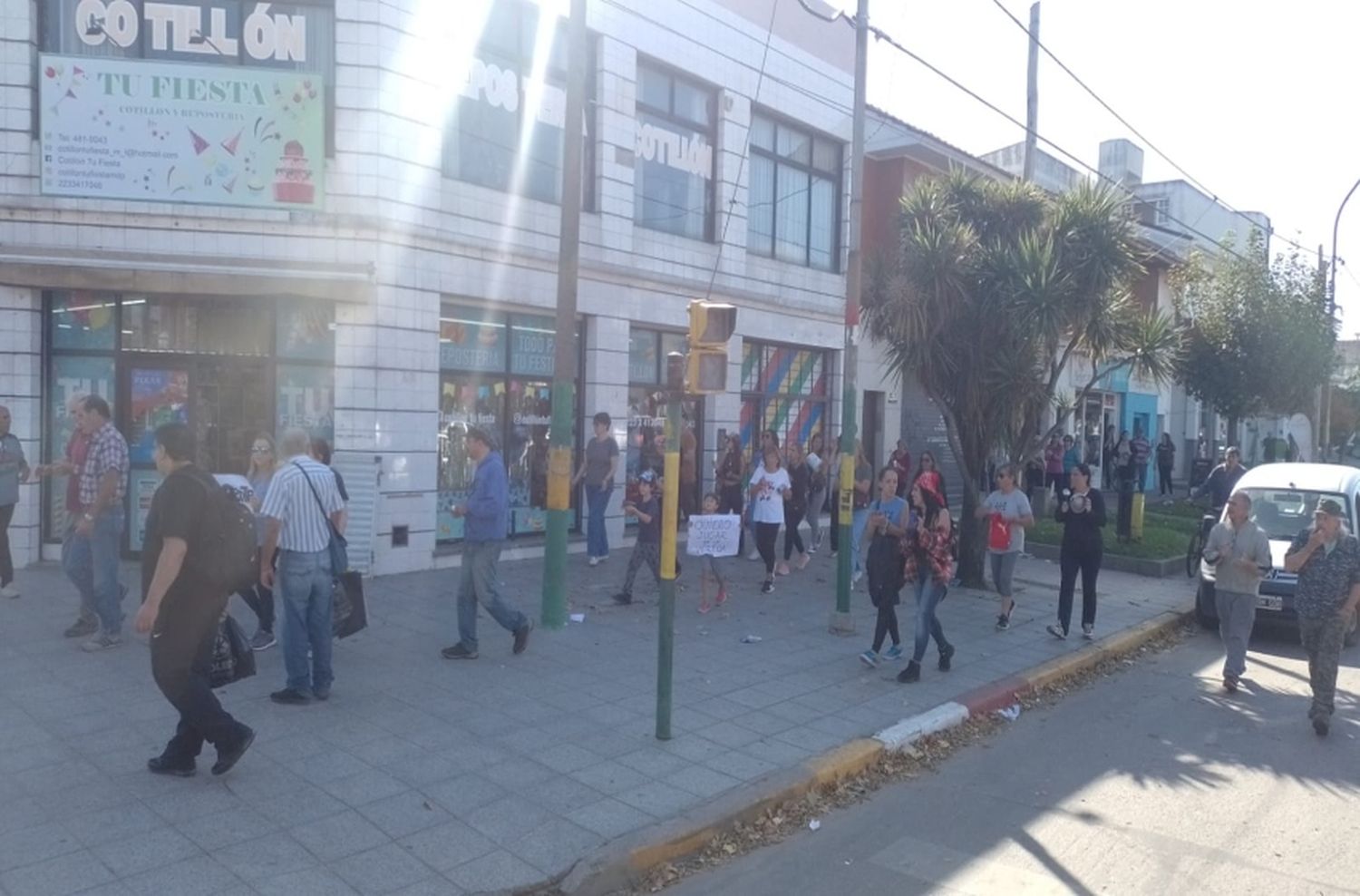 Cacerolazo por la inseguridad: vecinos del barrio Fortunato de La Plaza se manifestaron este sábado