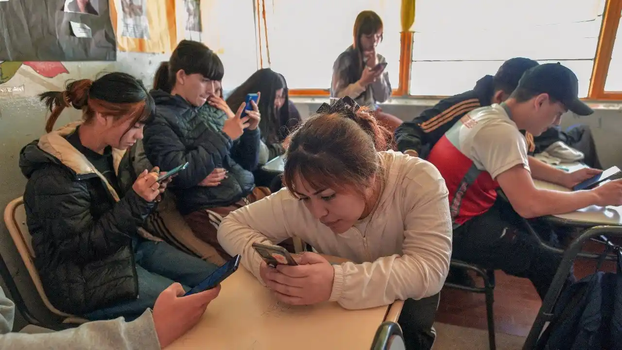 El Gobierno municipal firmó el acuerdo con el Banco Ciudad para extender estos talleres que realiza la Secretaría de Educación.