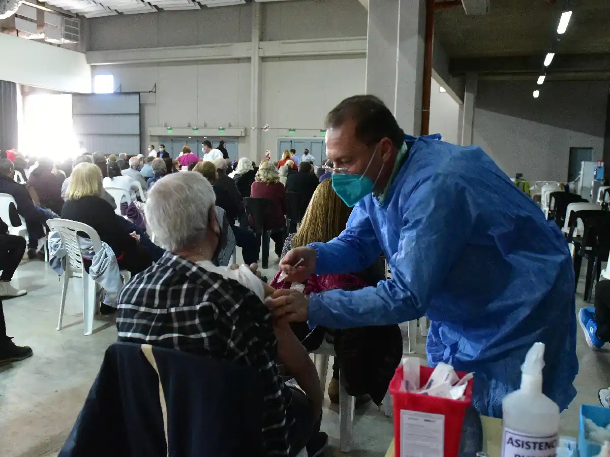 San Francisco llegará a los 32.800 esquemas completos y se prepara para volver a los barrios   