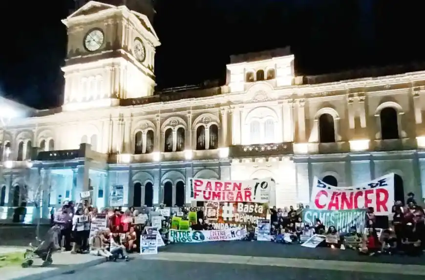Apuntan contra el proyecto de Benedetti que “busca legalizar que se fumigue a 10 metros de distancia”