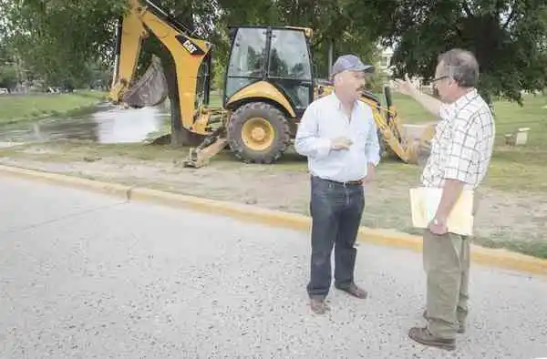 Azul: Intendente Inza supervisó trabajos en el Puente San Martín