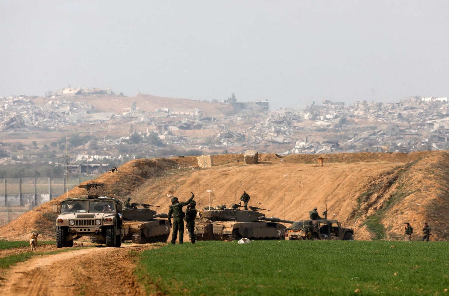 Israel lanzó fuertes ataques en el centro y sur de Gaza tras extender la ofensiva