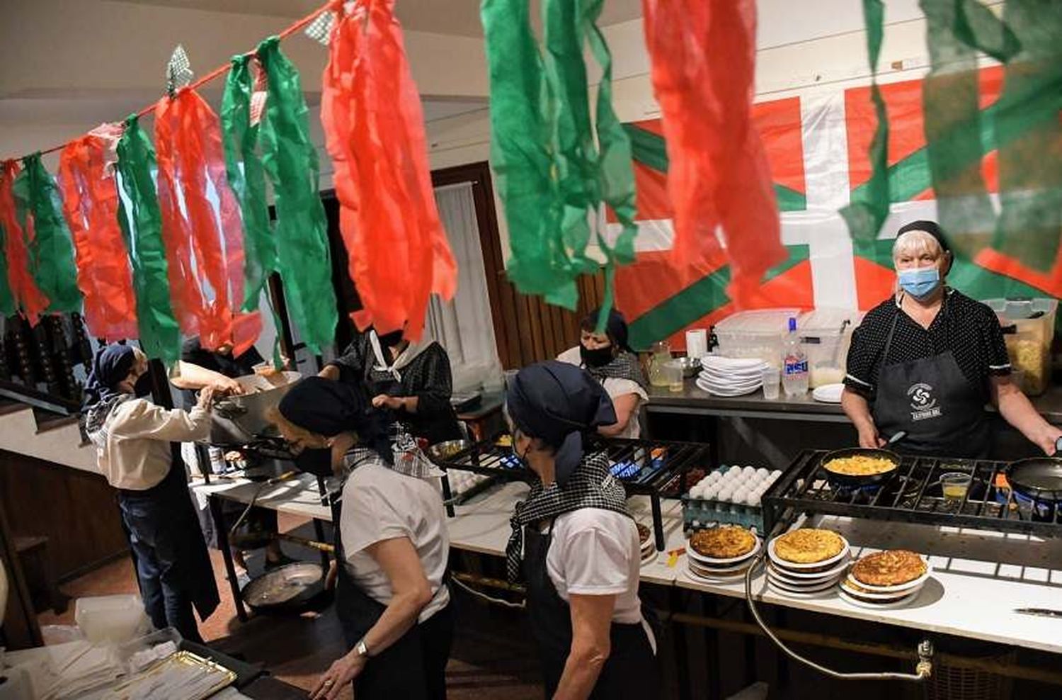 Fotos: todo el color, la más variada gastronomía y las danzas típicas de las Colectividades 2021