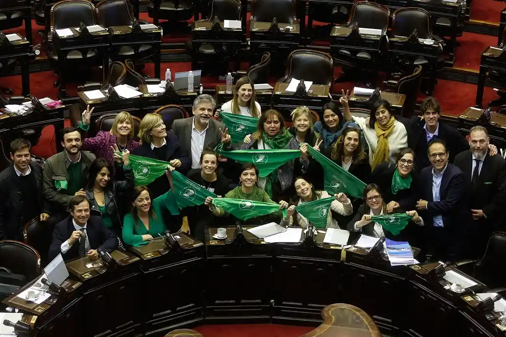 Aborto: 35 senadores en contra, 26 a favor y 11 sin definir