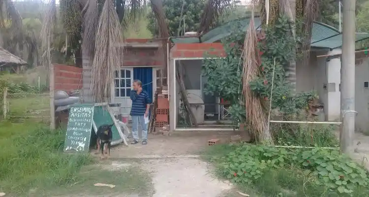Demolición para  una construcción  en la costanera