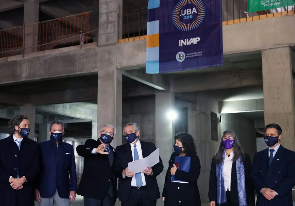 Acuerdo con Sinopharm para la provisión de dosis y autorizan el uso de Convidecia