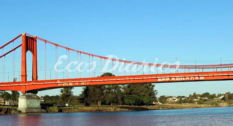 Vandalismo en el puente colgante