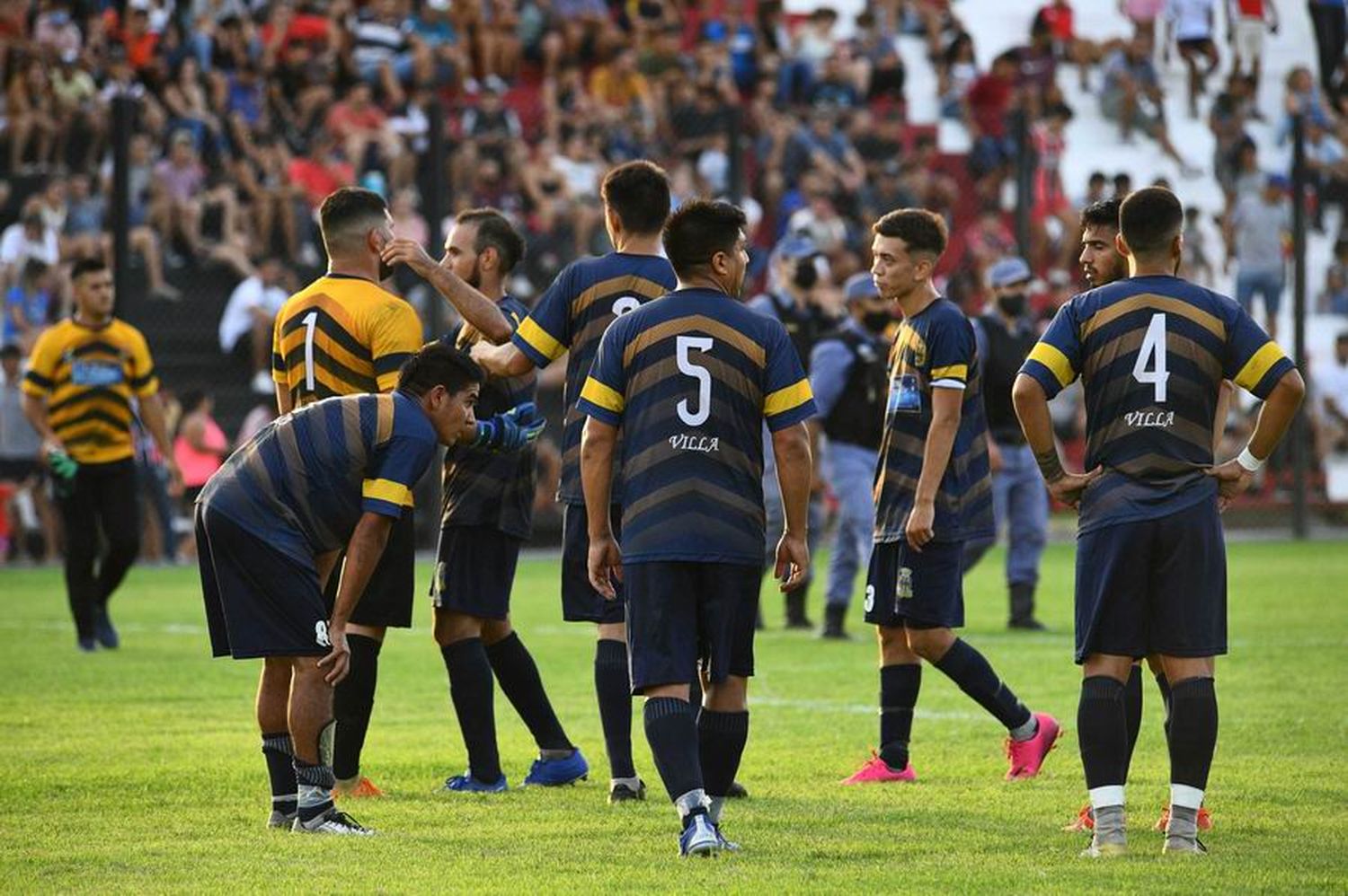 Defensores recibe a Villa del
Rosario por el paso a semifinal