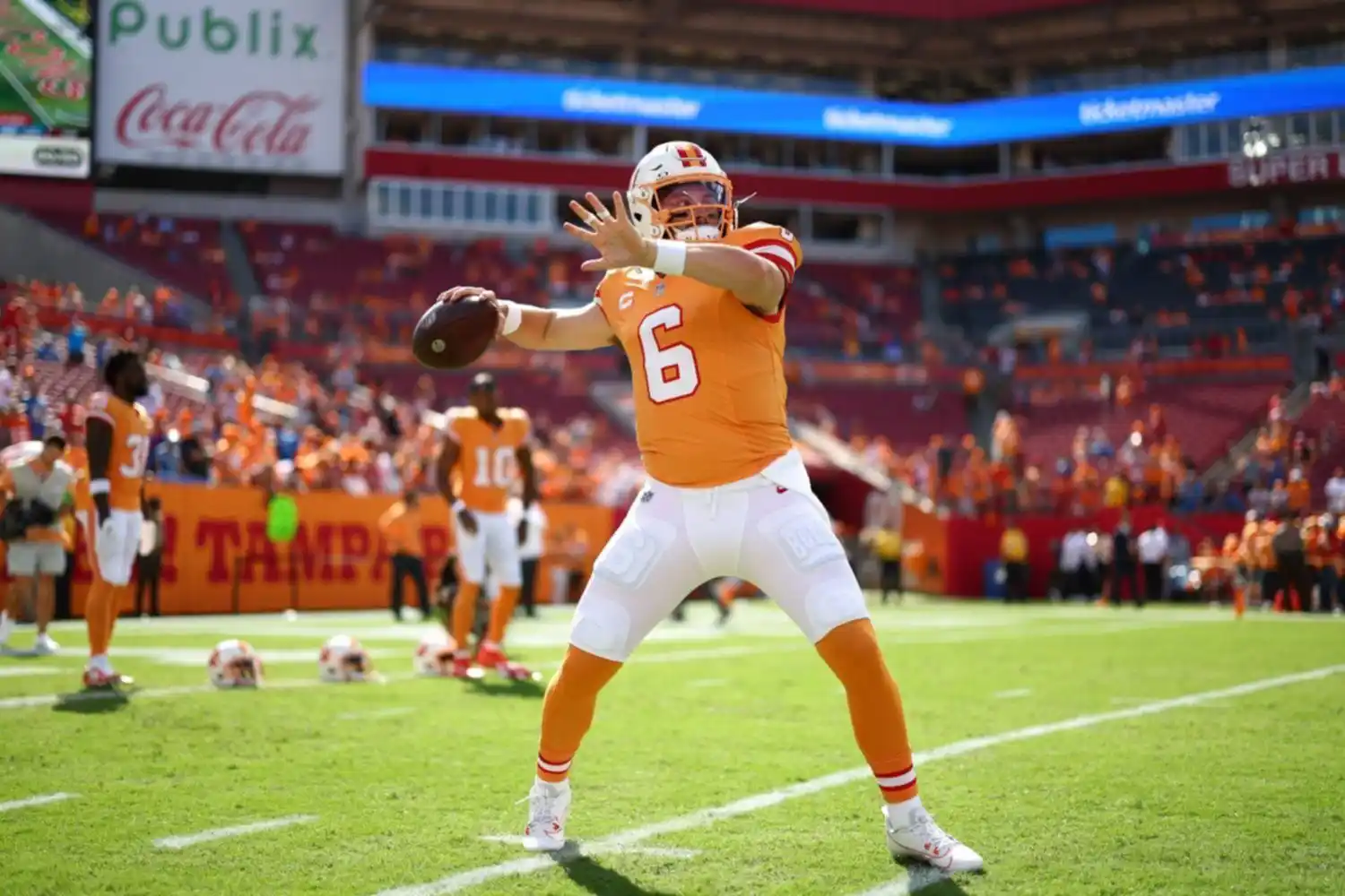 Tampa Bay Buccaneers homenajeó su historia con un uniforme vintage