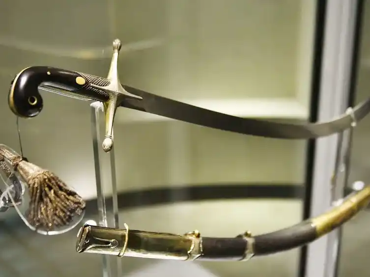 Renunció la directora del Museo Histórico Nacional por el traslado del sable corvo de San Martín