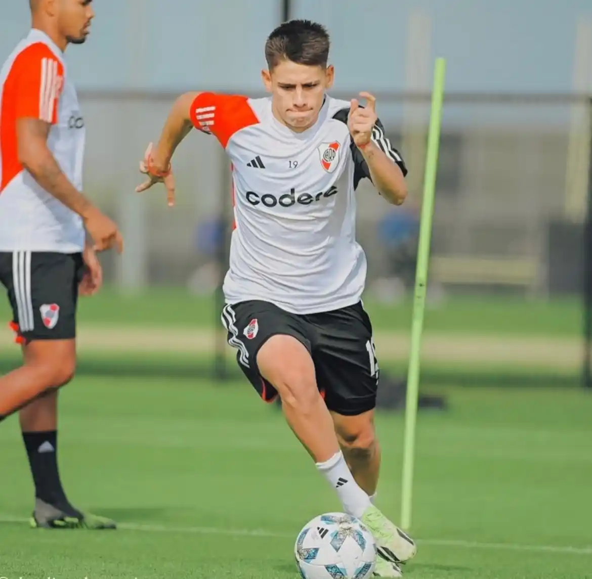 Echeverri viajó para sumarse al Sub 23