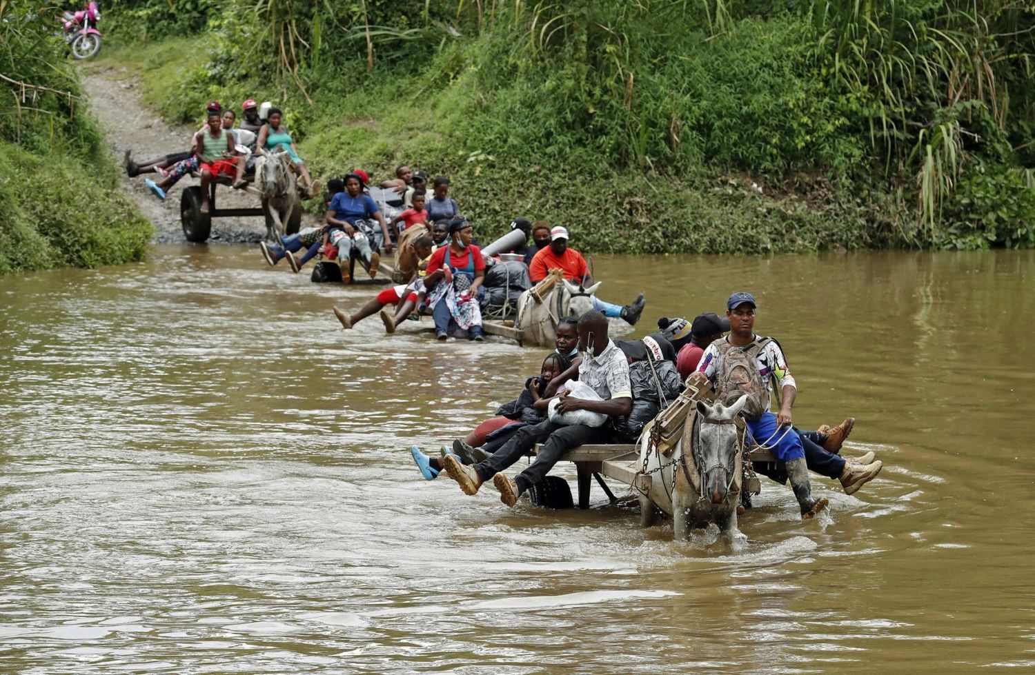 ¡MUERTE EN EL DARIÉN! 10 migrantes se ahogaron cuando intentaban cruzar la selva