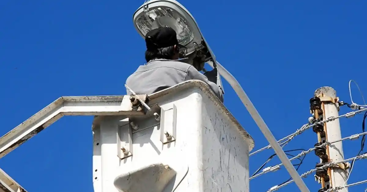 Comienzan las pruebas de luminarias LED en Juan B. Justo