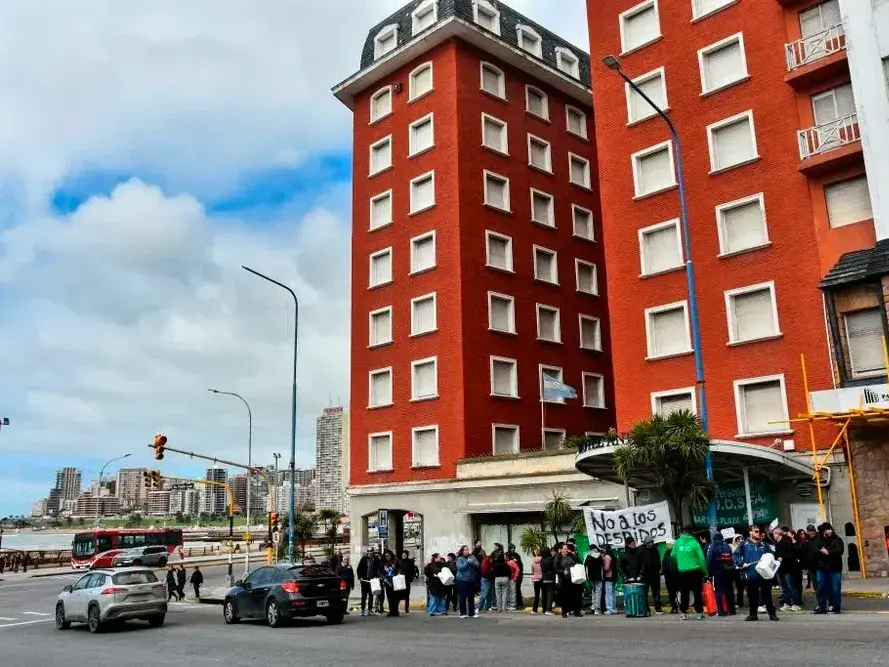Los trabajadores vinculados a los hoteles Atlántida y Tierra del Fuego y a la farmacia del Iosfa en Mar del Plata conservarán sus fuentes laborales.