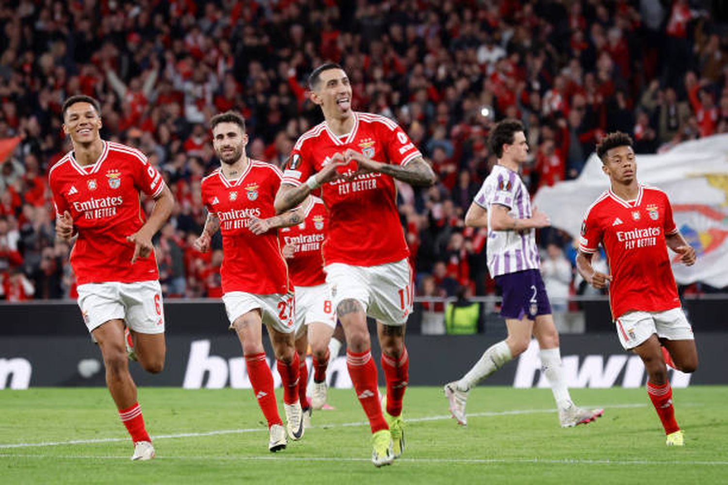 Di María festeja uno de sus dos goles ante Toulouse.