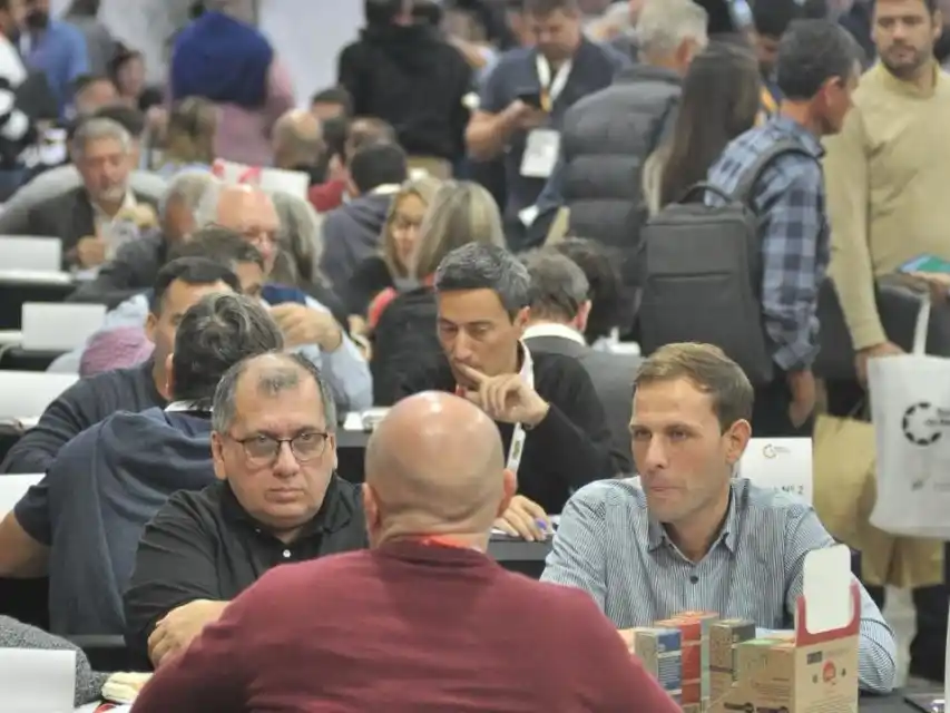 El 45 % de los participantes cerró acuerdos en el mismo día.