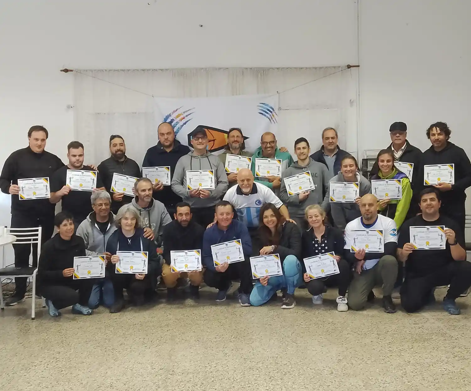 Los asistentes recibieron sus diplomas.