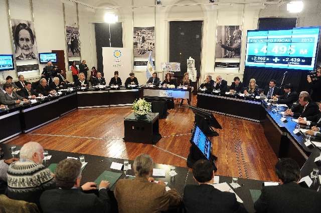 Cristina anunció que subirán a 15 mil pesos el mínino del Impuesto a las Ganancias