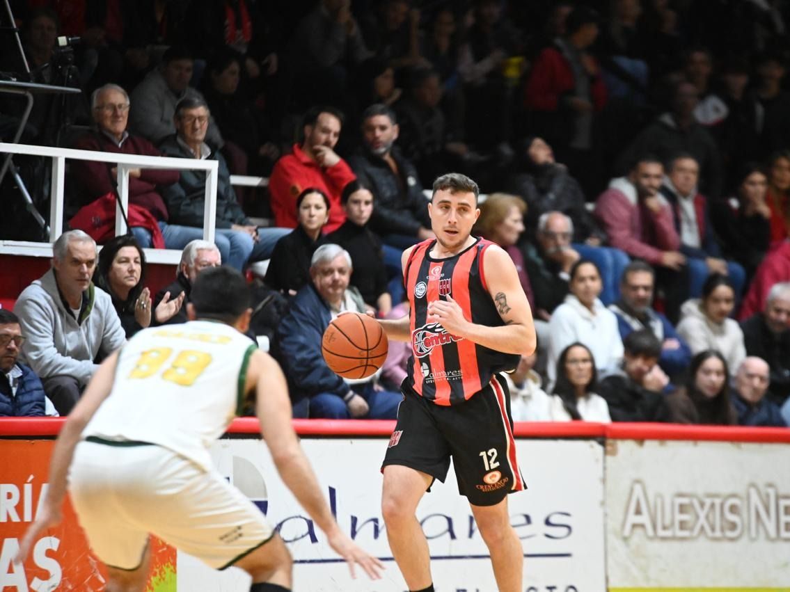 El capitán Quarroz promedia 16,3 puntos y 2,8 asistencias en lo que va del torneo.