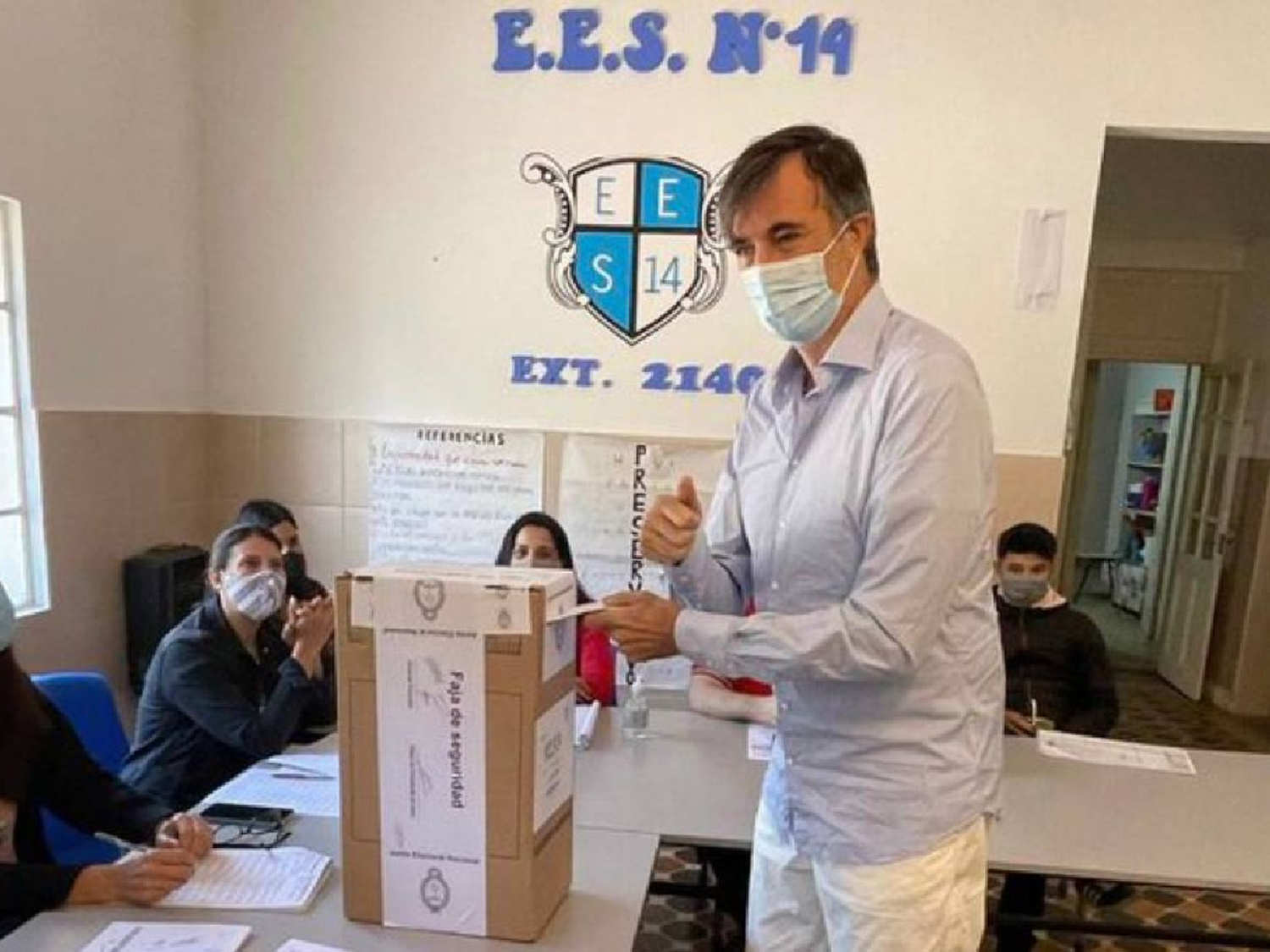 Esteban Bullrich votó y se emocionó cuando fue ovacionado