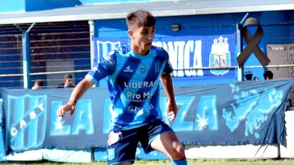 Dolor en el fútbol argentino: falleció un jugador de San Telmo mientras era operado de una rodilla