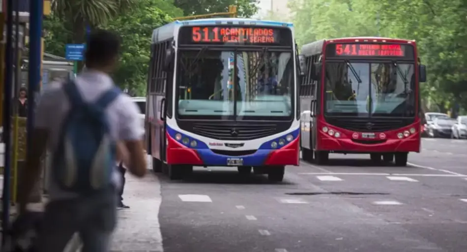 Se destrabó el conflicto salarial y no habrá paro de transporte.