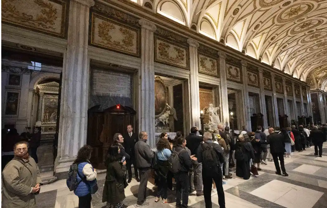 Multitudinaria despedida a Francisco: 30.000 fieles visitan su tumba en Roma