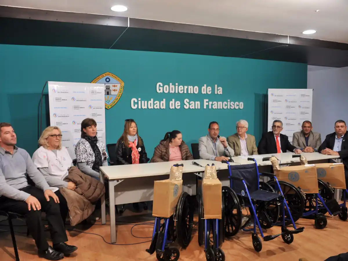 Acara entregó sillas de ruedas a instituciones que trabajan con discapacidad en la ciudad