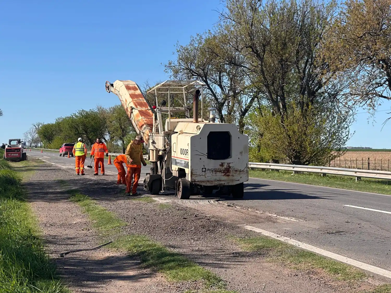 Personal de Vialidad avanzando en el plan de bacheo.