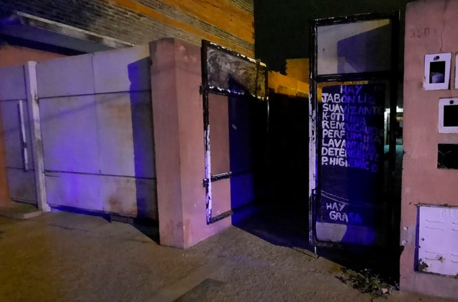 Lluvia de tiros en zona oeste: atacaron a balazos 3 casas en la misma cuadra