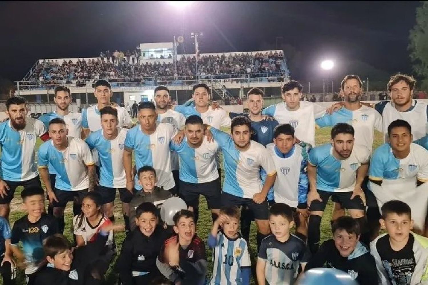 Argentino de Hto. y Atlético Esmeralda se adelantaron en las finales de la B 